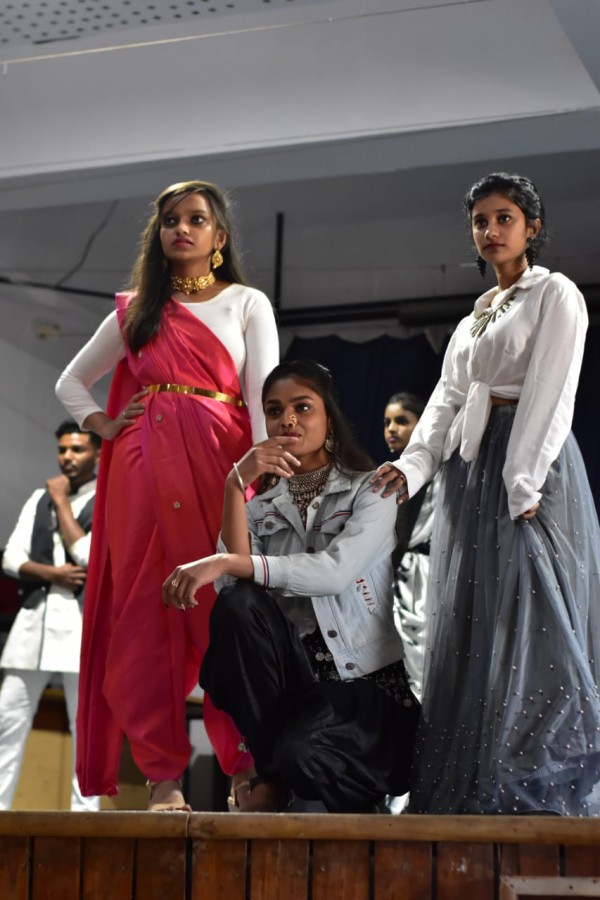 CONFIANZA fashion show