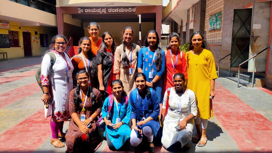 Volunteering for improving communication in English among school children