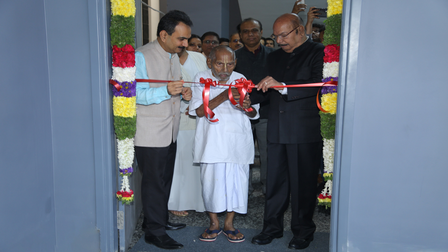 Padma Shri awardee Swami Sivananda, a centenarian of Sivananda Ashram Varanasi, inaugurated the newly constructed Badminton Court at the Golden Jubilee Block of the PES University.