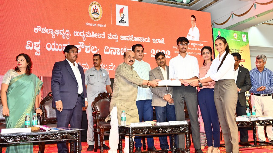 PES University Students were Felicitated by the Chief Minister of Karnataka @ Vidhana Soudha held on July 14, 2022.