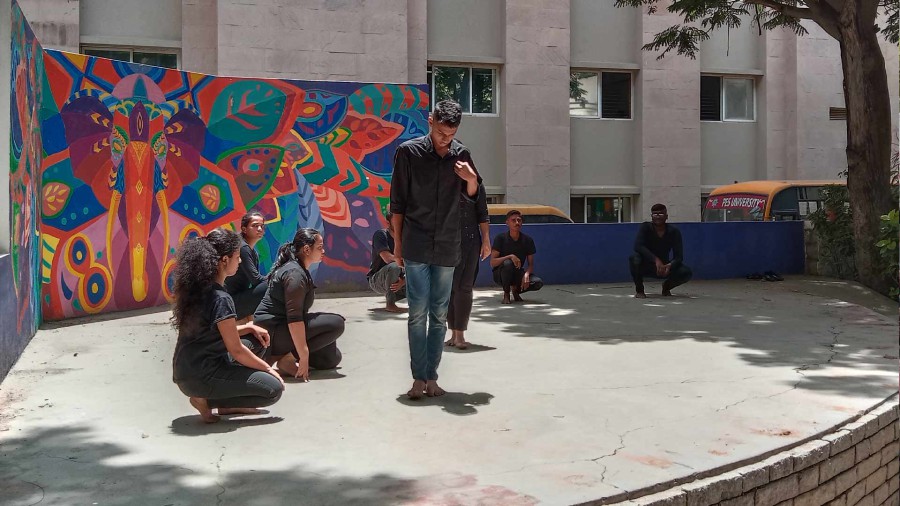 Street plays on chauvinism