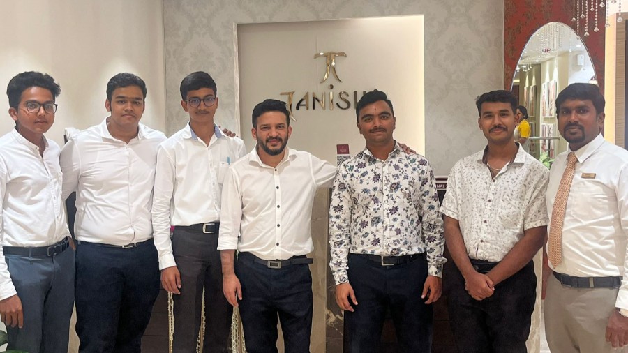 Immersive learning experience in retail