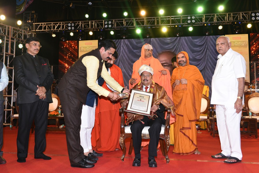 ಶಿಕ್ಷಣ ಯೋಗಿ ಪ್ರೊ. ಎಂ.ಆರ್‌.ದೊರೆಸ್ವಾಮಿಯವರಿಗೆ ಕಾಯಕಯೋಗಿ ಪುರಸ್ಕಾರ
