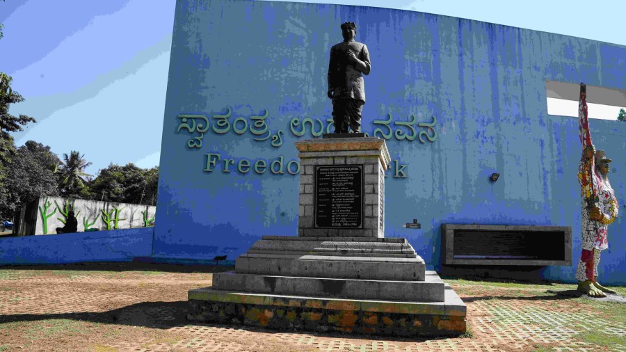 PES installs Kuvempu Statue at Freedom Park in Bengaluru