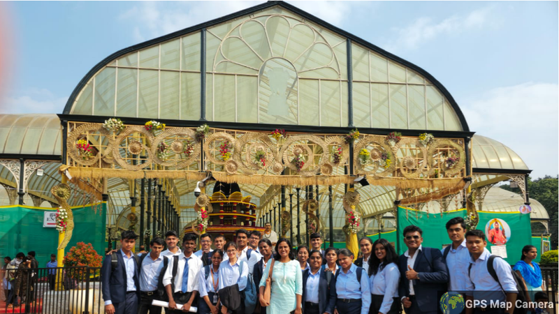 Experiential learning of large scale floral design