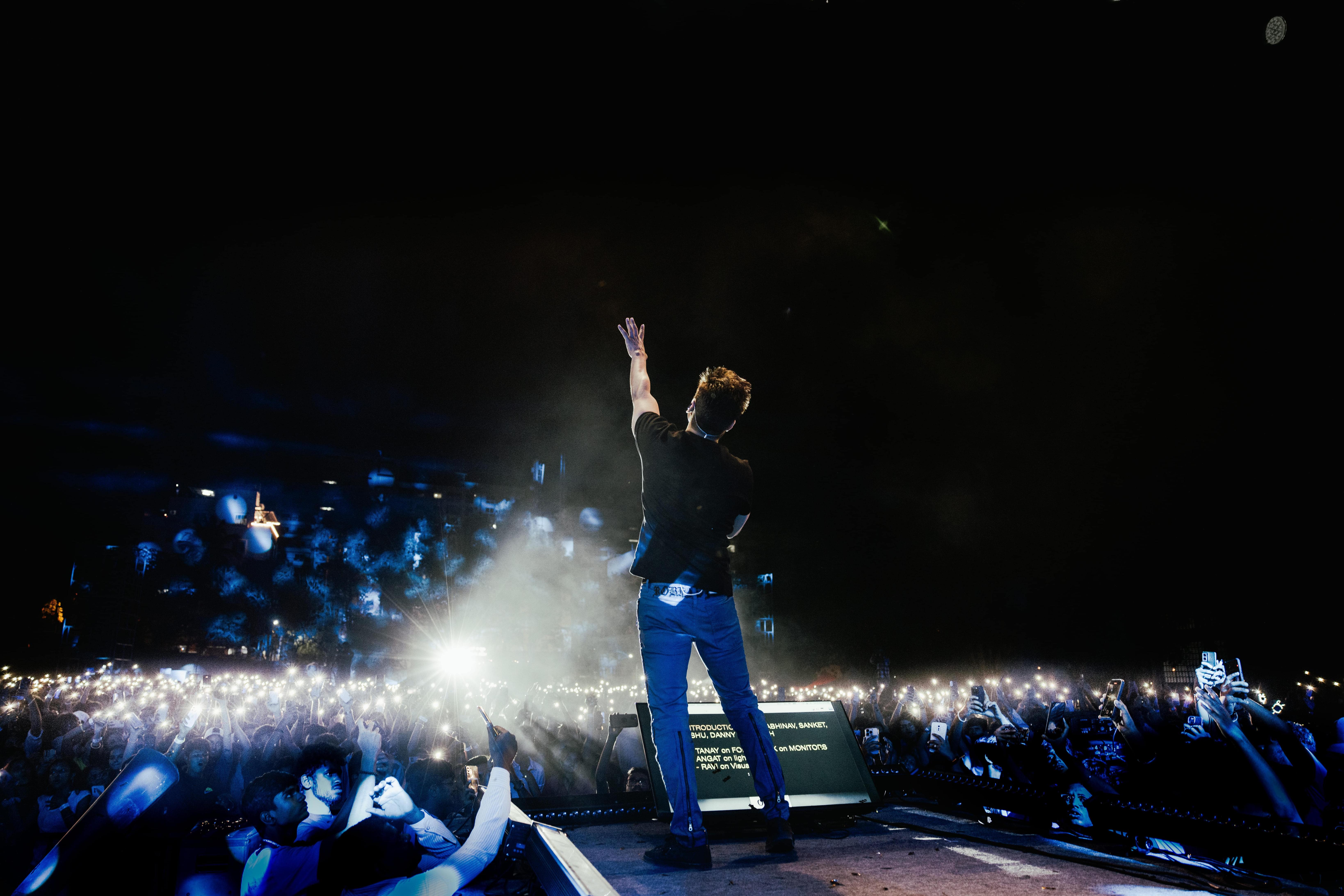 ‘ಆತ್ಮತೃಷಾ - 24’: ಪಿಇಎಸ್ ವಿಶ್ವವಿದ್ಯಾಲಯದಲ್ಲಿ ಶಾನ್ ಮತ್ತು ಬಿಸ್ವಾ ಅವರ ಆಕರ್ಷಕ ಪ್ರದರ್ಶನ (Aatmatrisha’24: Shaan and Biswa’s Captivating Show at PES University)