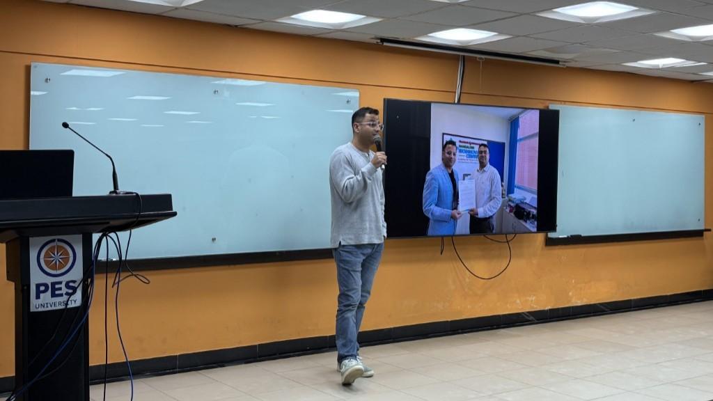 Alumni talks on a global professional journey and pursuing higher education