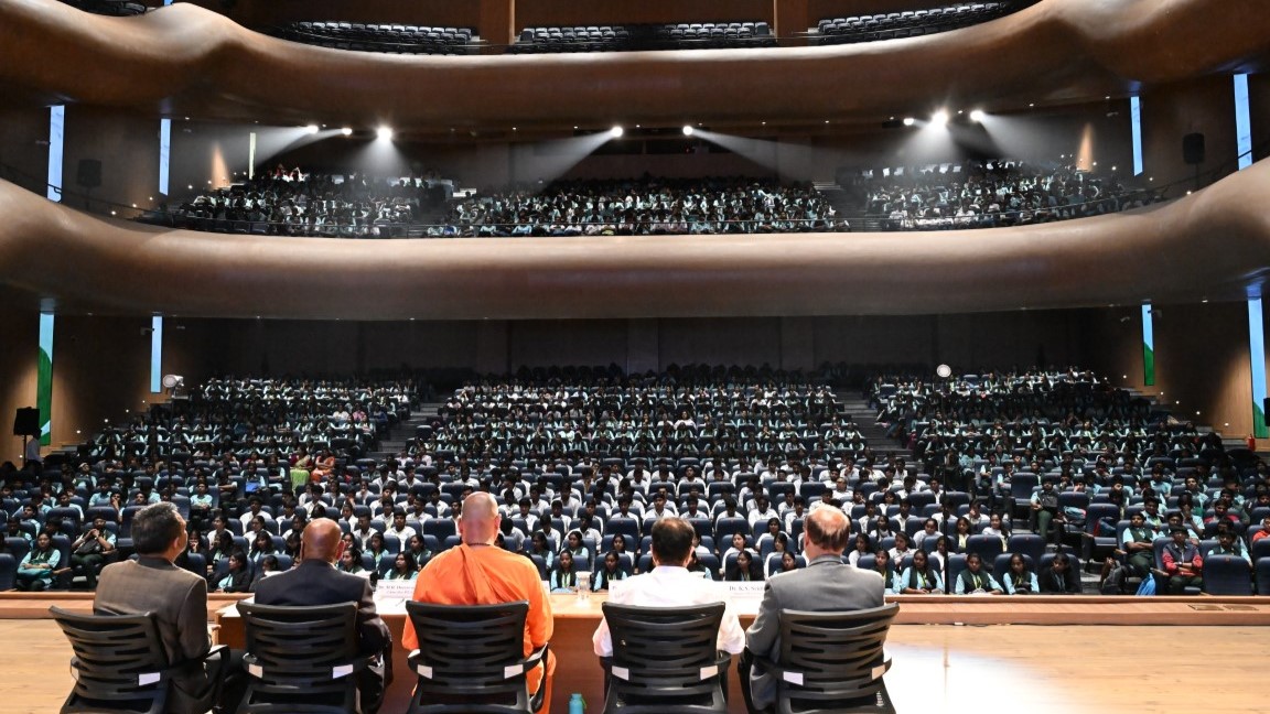 ಪಿಇಎಸ್ ಪಿಯು ಕಾಲೇಜ್ ಆಯೋಜಿಸಿದ್ದ ವಿಶೇಷ ಉಪನ್ಯಾಸ ಕಾರ್ಯಕ್ರಮದಲ್ಲಿ'ವಿದ್ಯಾರ್ಥಿಗಳ ಮುಂದಿರುವ ಸವಾಲುಗಳು ಹಾಗೂ ಸರಿಯುತ್ತರ ' ಎಂಬ ವಿಷಯದ ಬಗ್ಗೆ