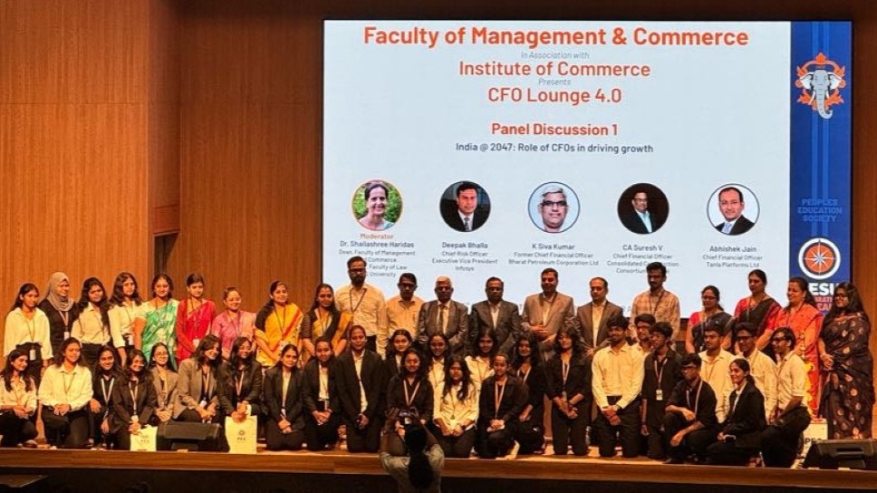 Expert panel discussions on contemporary topics in the finance world