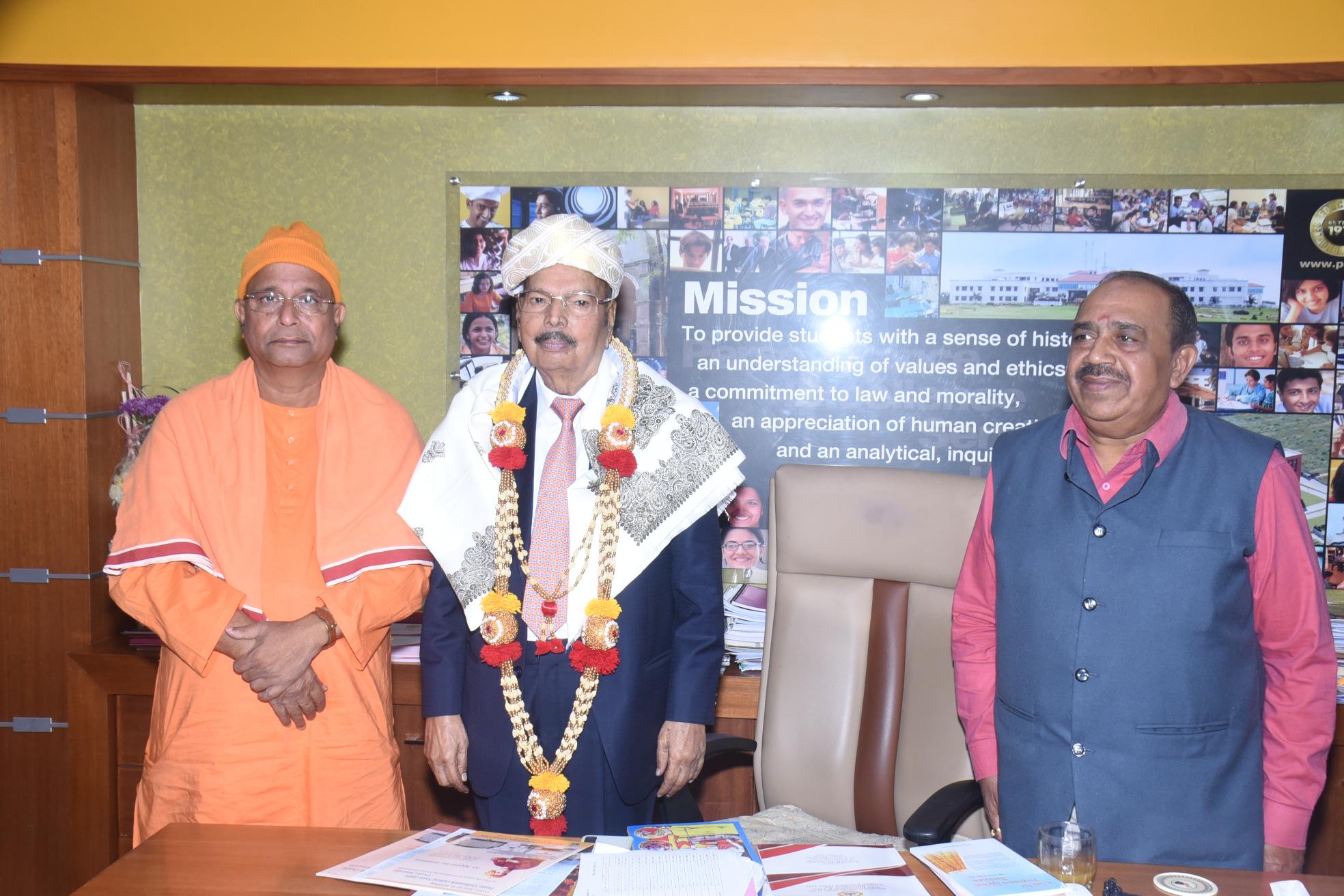 Noted Educationist Dr. M.R.Doreswamy felicitated Shri. Swamy Muktidanandji Maharaj, Honourable President, Ramakrishna Ashrama, Mysore @ PESU
